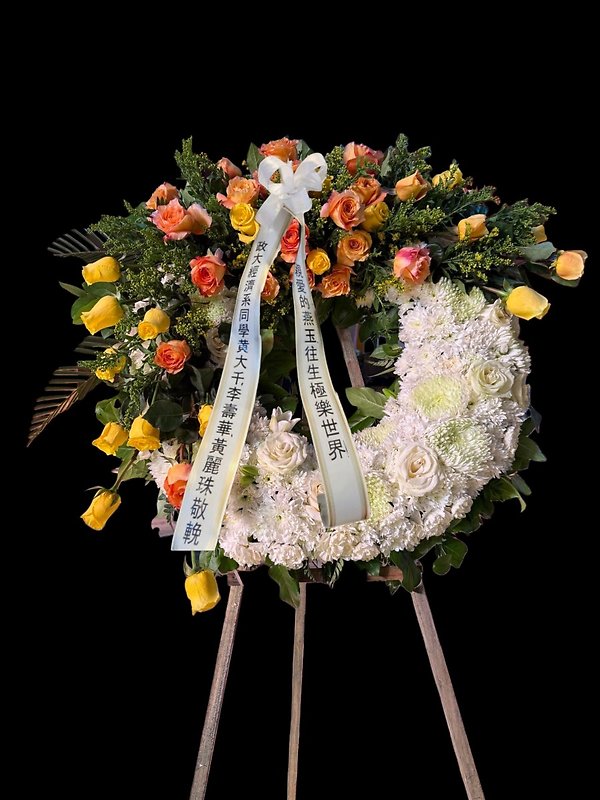 Traditional Assorted Rose cluster wreath